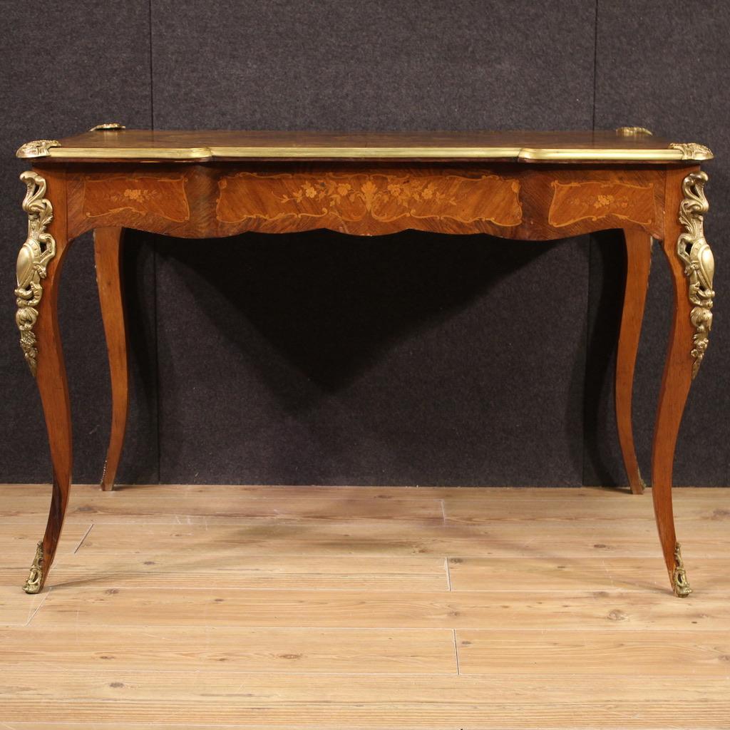 Schreibtisch mit Intarsien aus Holz im französischen Napoleon-III-Stil des 20. Jahrhunderts, 1920 im Angebot 3