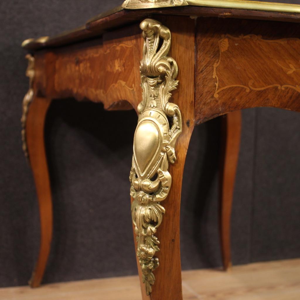 Schreibtisch mit Intarsien aus Holz im französischen Napoleon-III-Stil des 20. Jahrhunderts, 1920 im Angebot 5