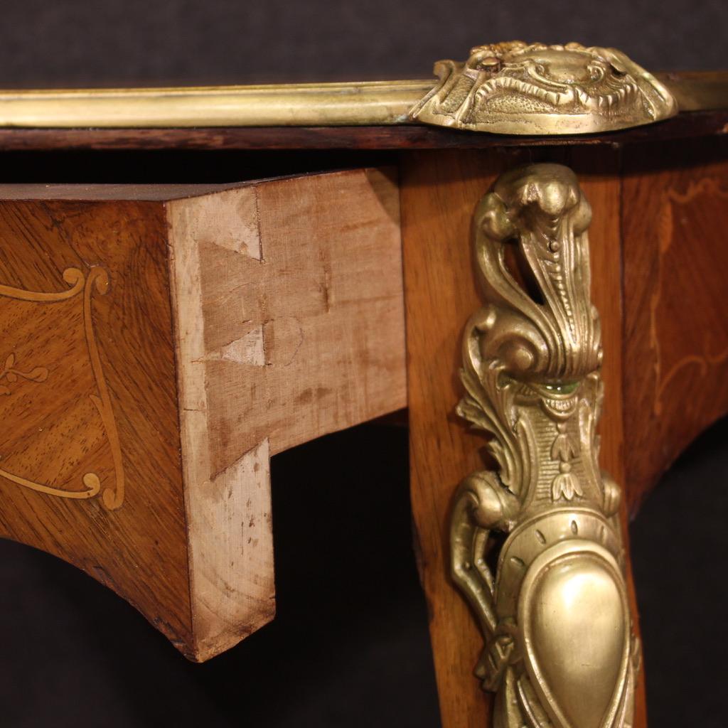 Schreibtisch mit Intarsien aus Holz im französischen Napoleon-III-Stil des 20. Jahrhunderts, 1920 (Early 20th Century) im Angebot