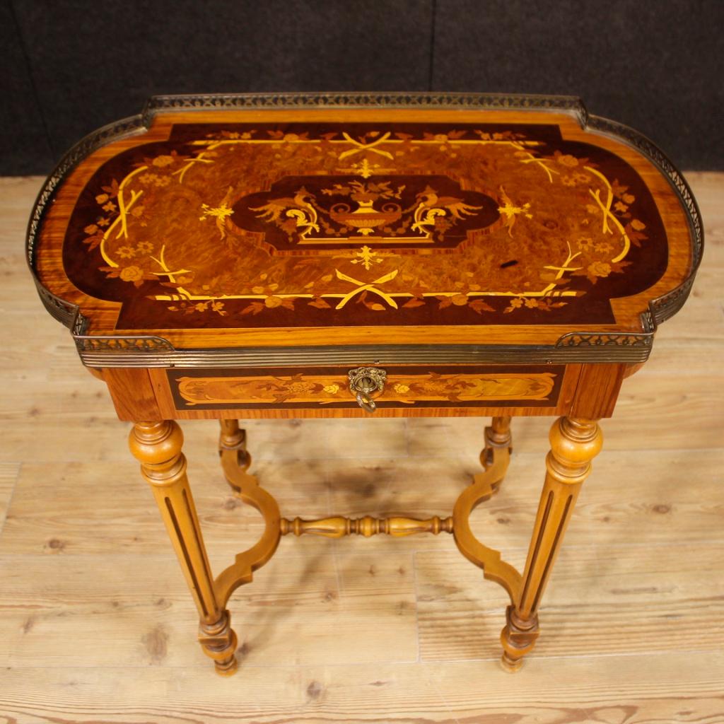 French side table from 20th century. Pleasant furniture inlaid in woods of rosewood, maple, burl, mahogany, beech and fruitwood. Work table with opening top and front drawer of good service. Interior complete with two side compartments. Furniture