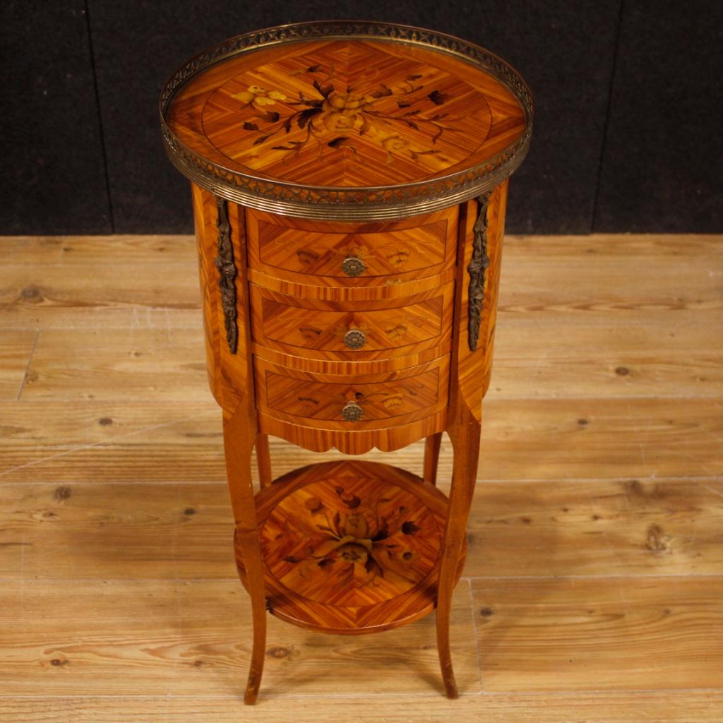 20th century French side table. Inlaid furniture in wood of rosewood, walnut, mahogany, boxwood and fruitwood with very pleasant floral decorations. Side table adorned with brass ring and chiseled bronzes. Furniture equipped with three small drawers