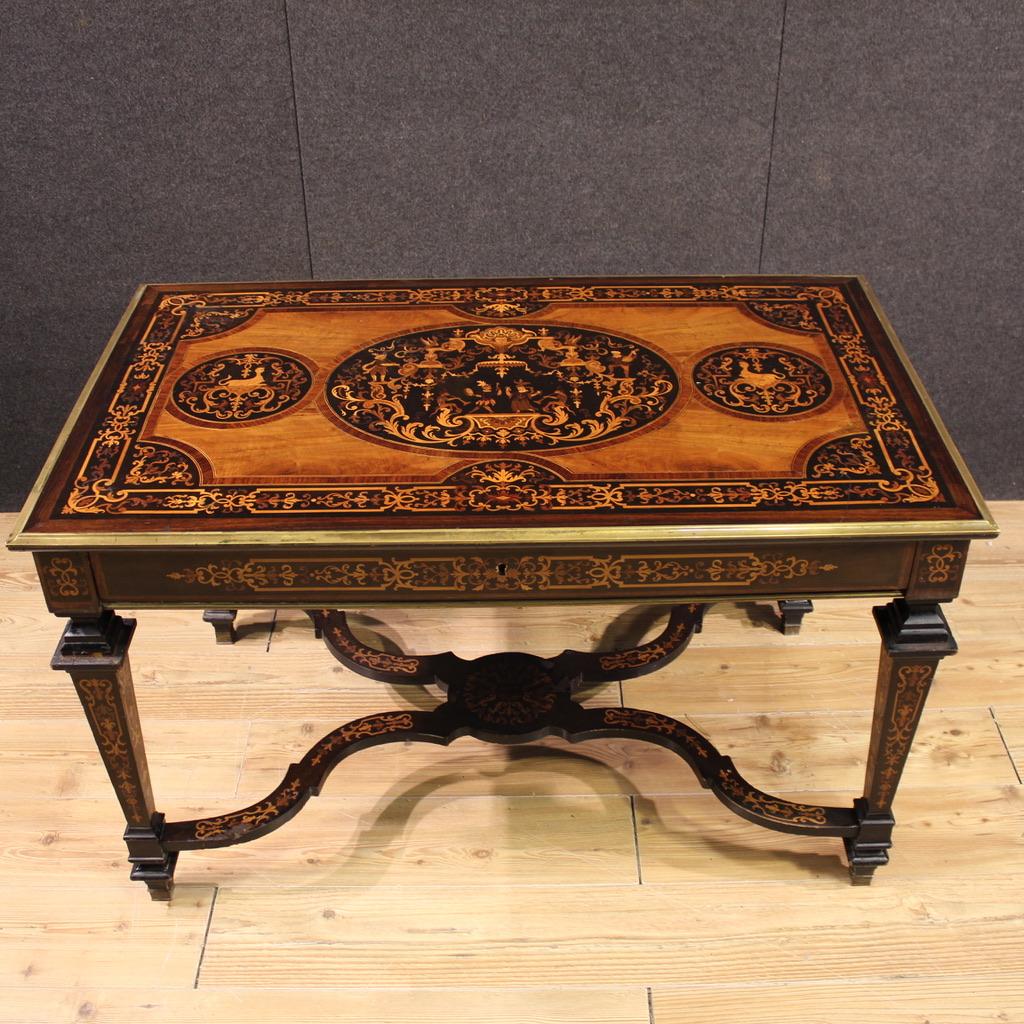 Francese Tavolo da scrittura francese in legno intarsiato del XX secolo, 1920 in vendita