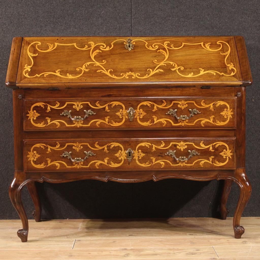 Italian bureau from the first half of the 20th century. Antique-style furniture carved and inlaid in walnut, maple and fruitwood of beautiful line and pleasant furnishings. Bureau equipped with two external drawers of good capacity plus fall-front.