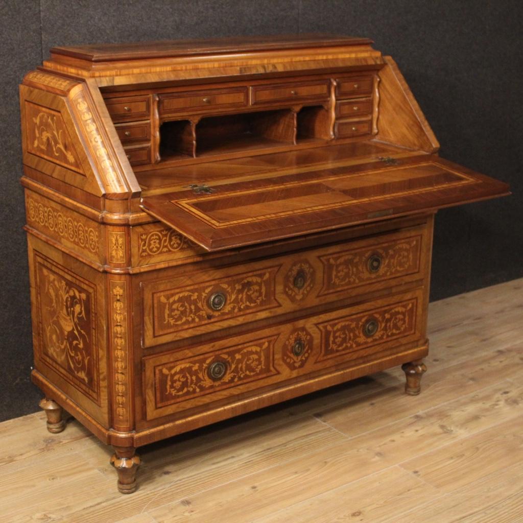 Elegant 20th century Italian bureau in Louis XVI style. Furniture of great character and quality in the Maggiolini style, richly inlaid in walnut, palisander, rosewood, maple, ebonized wood, mahogany and fruitwood. Bureau of excellent proportion,