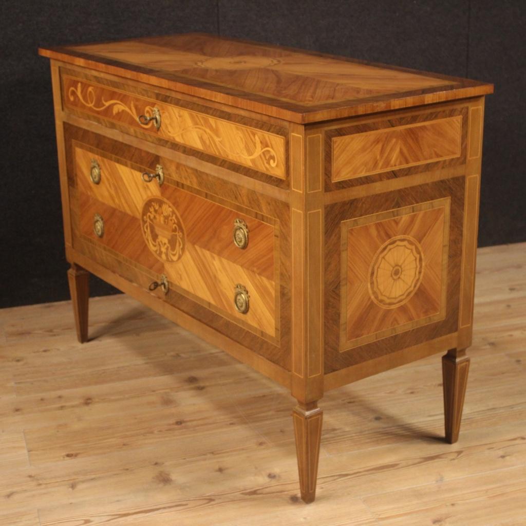 20th century Italian dresser. Elegant Louis XVI style furniture inlaid in walnut, rosewood, maple, palisander, mahogany, tulipwood and fruitwood. Chest of drawers with three drawers, complete with three working keys, of excellent capacity and