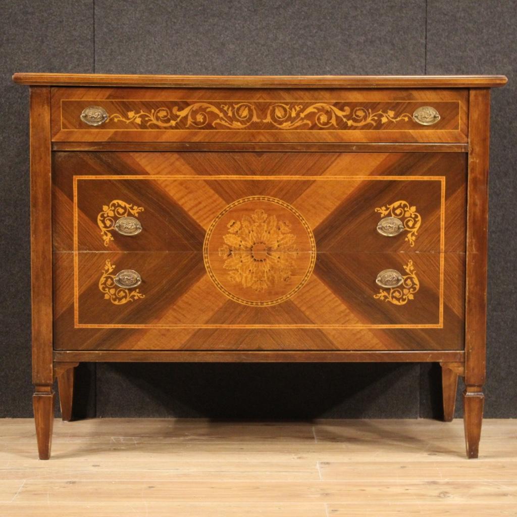 Italian chest of drawers from 20th century. Louis XVI style furniture inlaid in walnut, rosewood, maple, beech and fruitwood. Commode with three front drawers of good capacity, ideal to be placed in a bedroom. Dresser adorned frontally by a rose