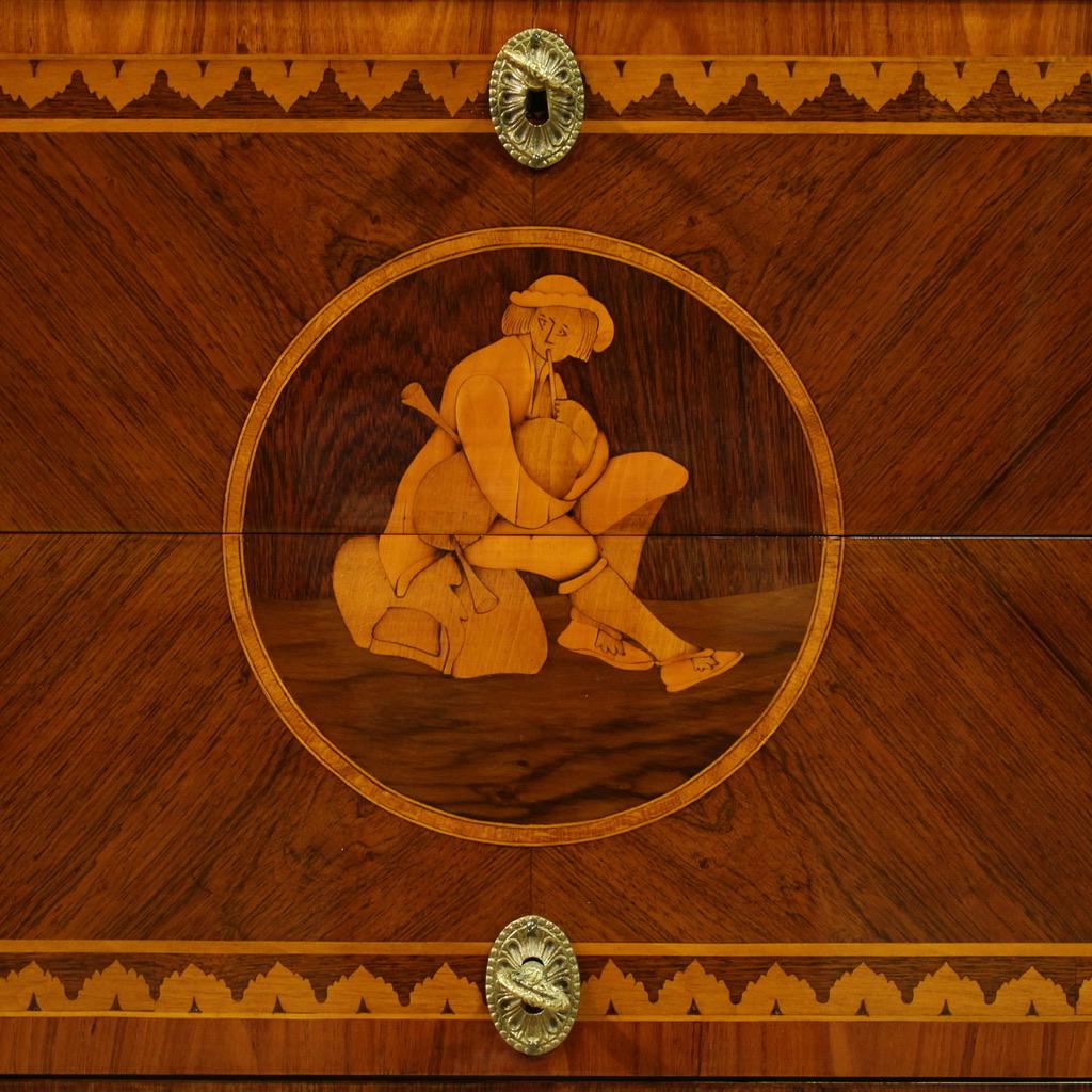 20th Century Inlaid Wood Louis XVI Style Italian Commode, 1950 In condizioni buone in vendita a Vicoforte, Piedmont