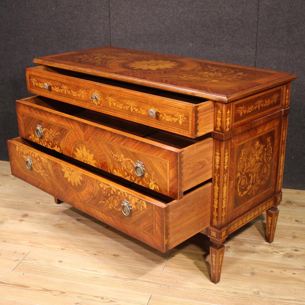Commode italienne de style Louis XVI en bois marqueté du 20e siècle, 1970 en vente 4