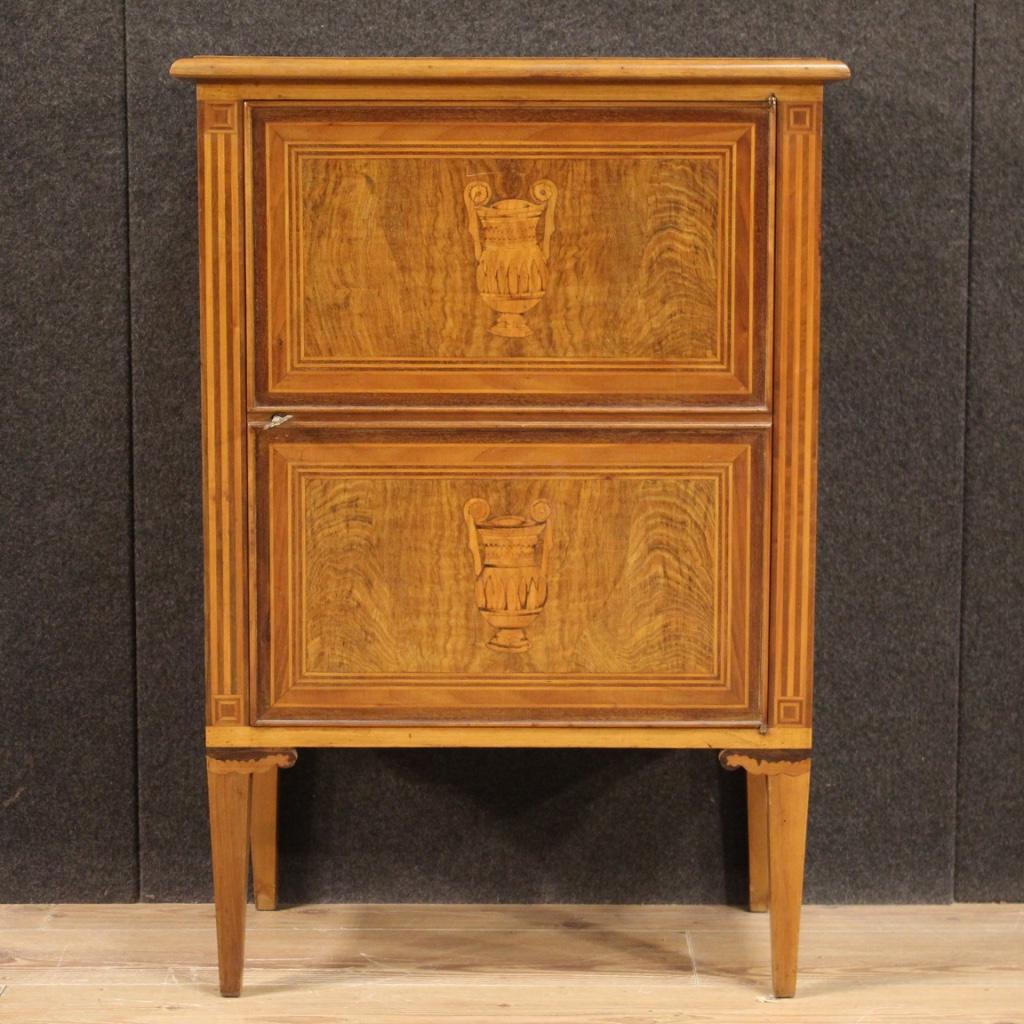 Italian sideboard from 20th century. Cabinet with one door in inlaid wood in Louis XVI style. Sideboard in walnut, burl, maple, beech, mahogany and fruitwood adorned with inlaid cups on the front and sides, complete with working key. Furniture