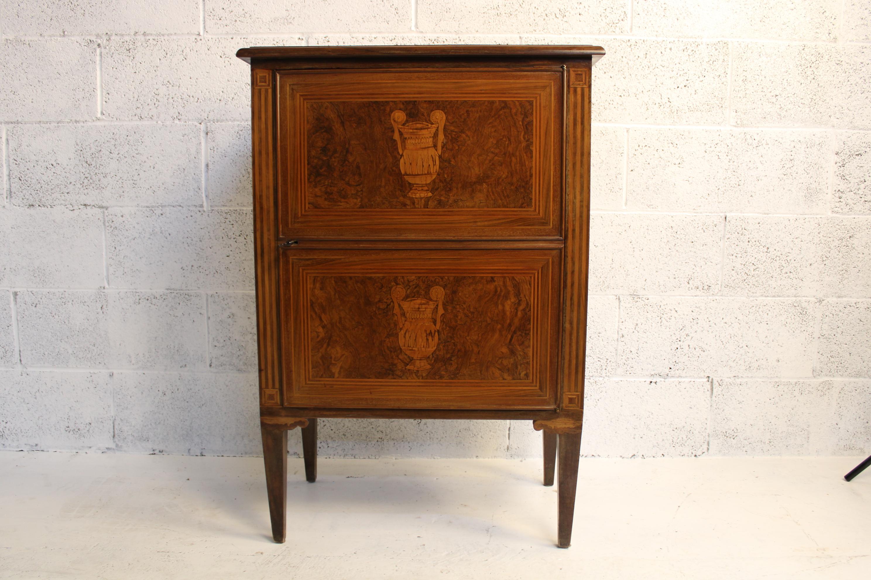 Louis XVI Style Marquetry Side Commode, French Side Commode, Cabinet with one door in inlaid wood in Louis XVI style. Sideboard in walnut, Furniture equipped internally with a flatter base shelf, of good capacity and service. Sideboard supported by