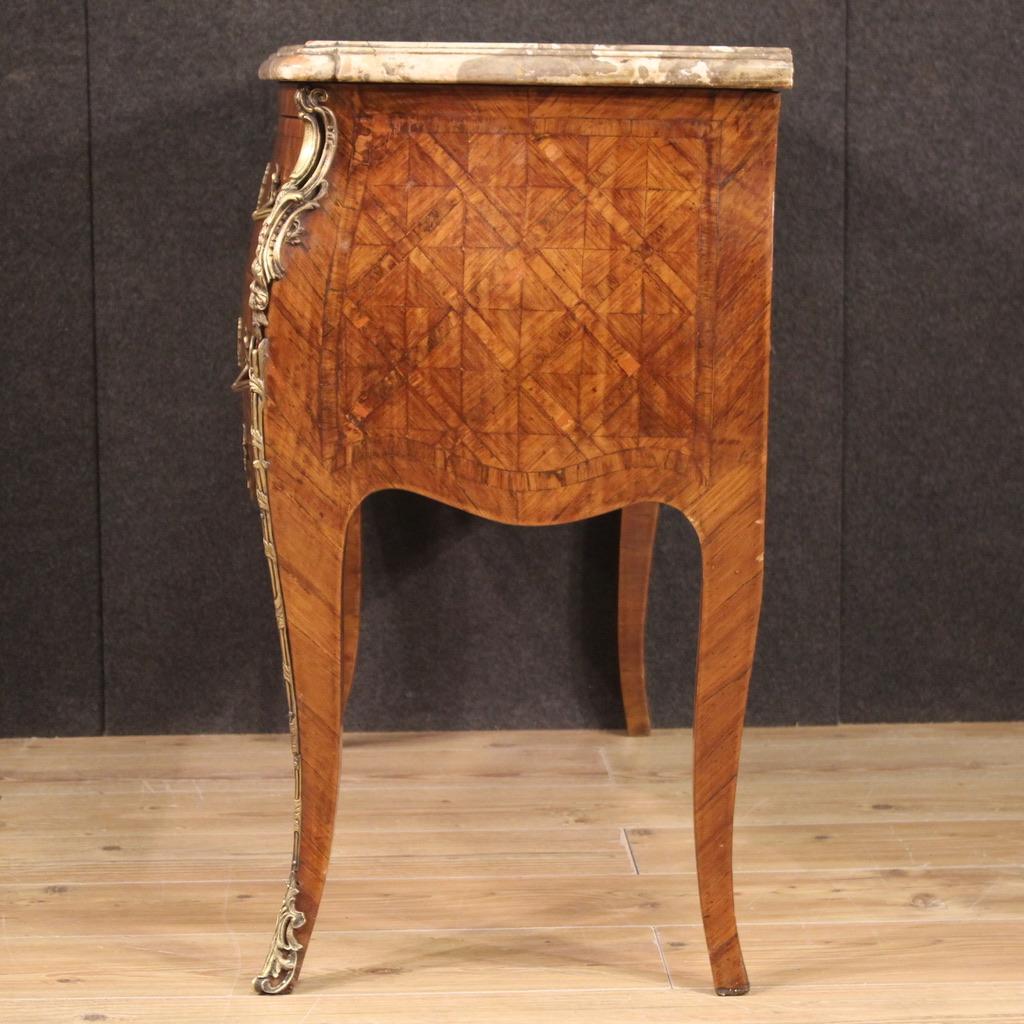 Elegant French chest of drawers from the first half of the 20th century. Wavy and rounded piece of furniture, in Louis XV style, pleasantly adorned with geometric inlay in walnut and maple wood. Dresser equipped with two drawers of good capacity and