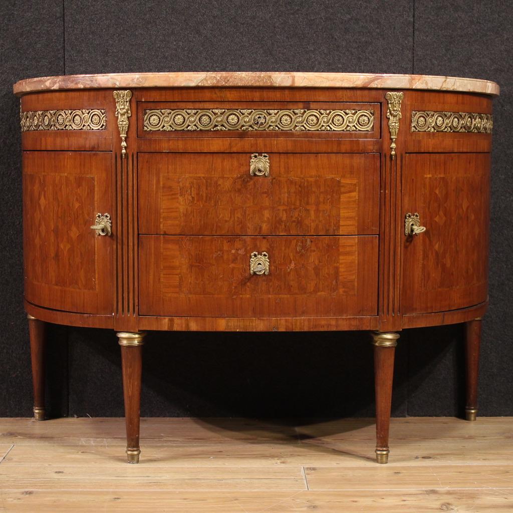 20. Jahrhundert Intarsienholz Marmorplatte Italienisch Louis XVI Stil Halbmond Kommode (Louis XVI.) im Angebot