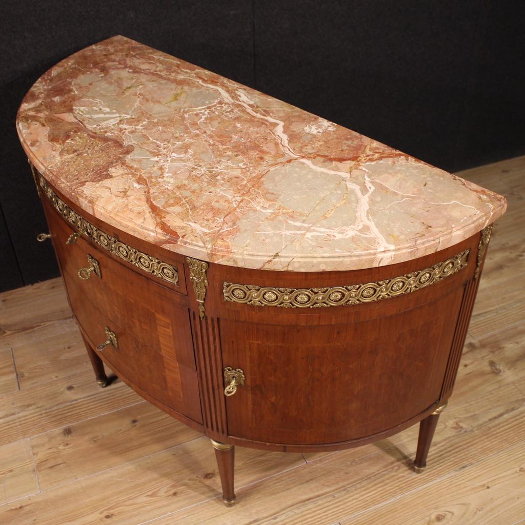 20. Jahrhundert Intarsienholz Marmorplatte Italienisch Louis XVI Stil Halbmond Kommode im Zustand „Gut“ im Angebot in Vicoforte, Piedmont