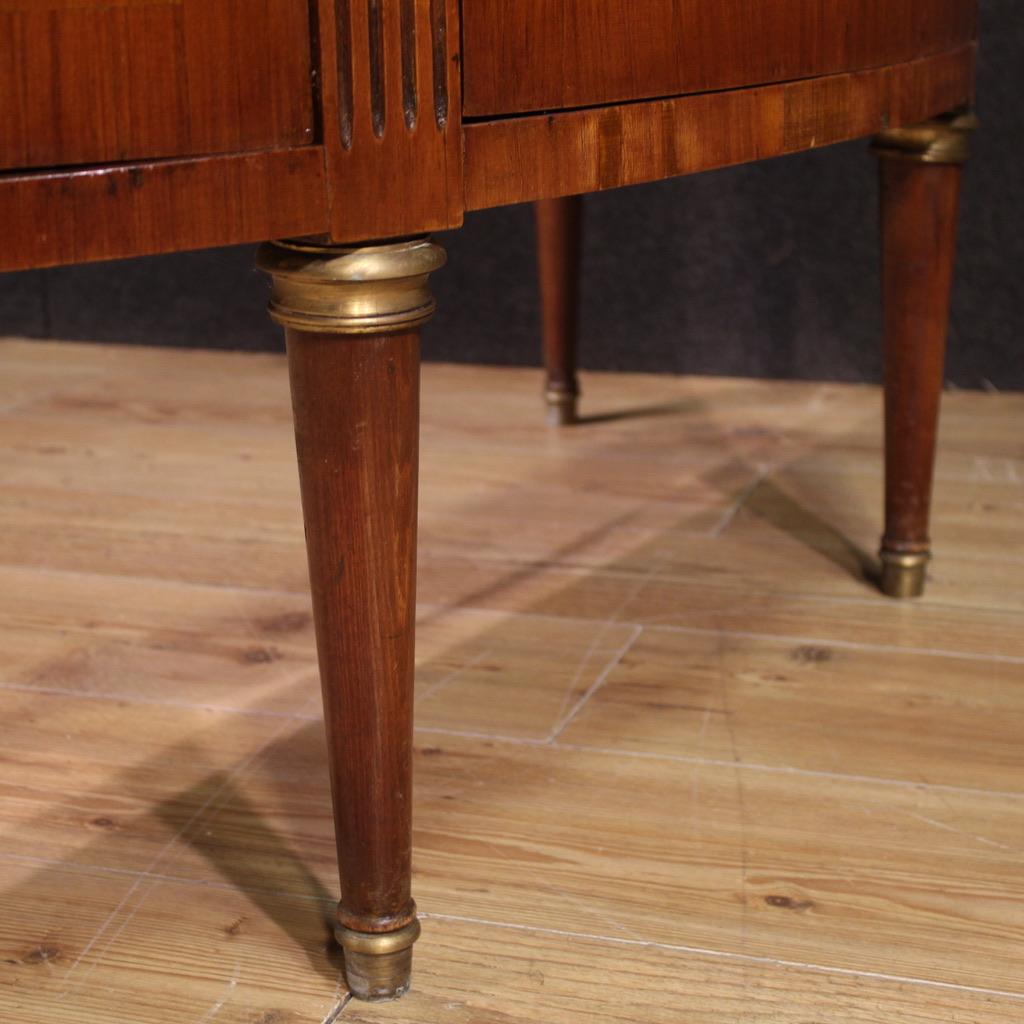 20. Jahrhundert Intarsienholz Marmorplatte Italienisch Louis XVI Stil Halbmond Kommode im Angebot 2