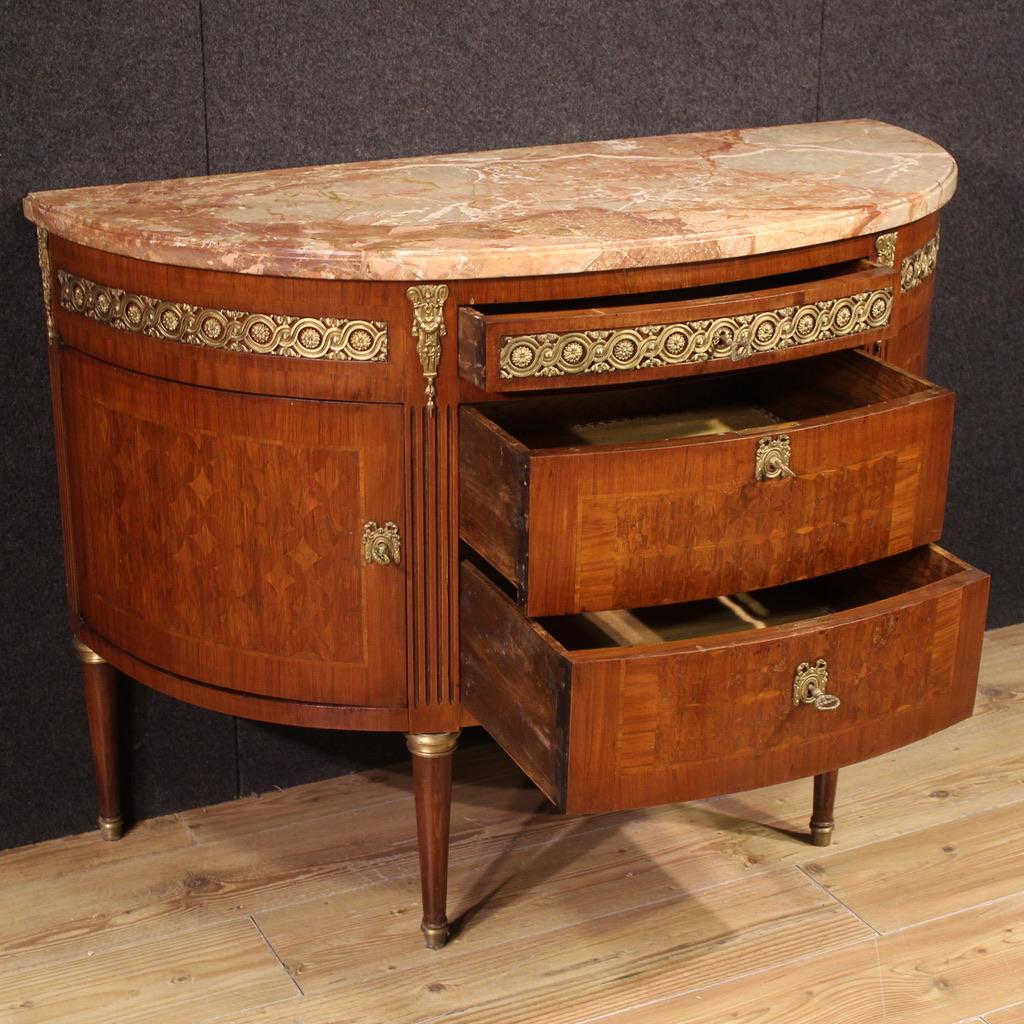 20. Jahrhundert Intarsienholz Marmorplatte Italienisch Louis XVI Stil Halbmond Kommode im Angebot 3
