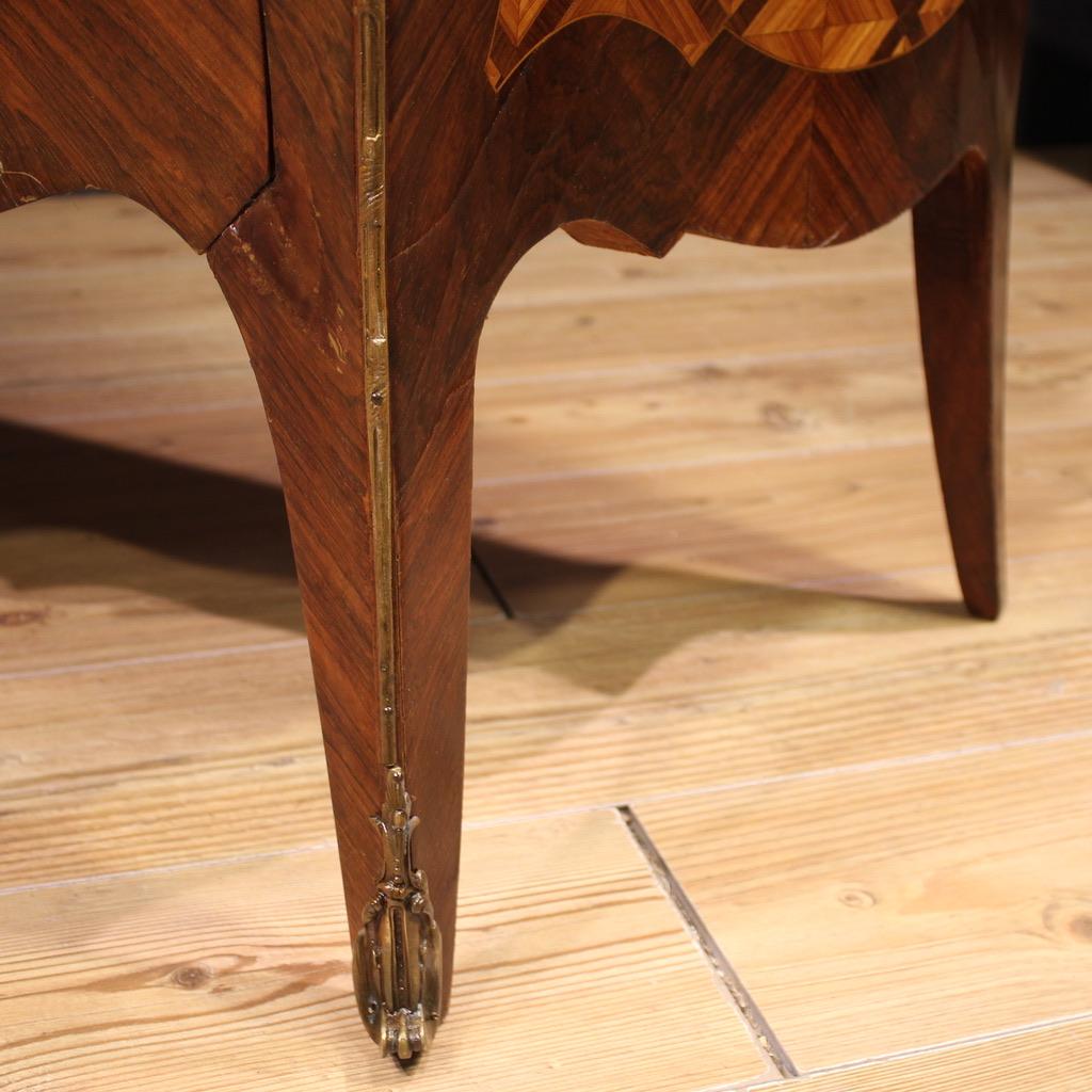 Commode francese del XX secolo con piano in marmo intarsiato in stile Luigi XV, 1950 in vendita 4
