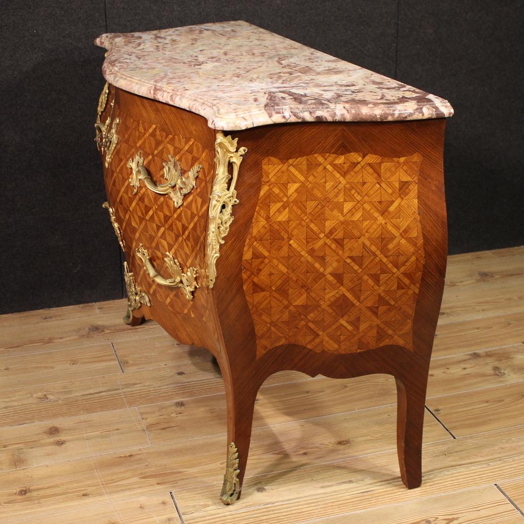 Francese Commode francese del XX secolo con piano in marmo intarsiato in stile Luigi XV, 1950 in vendita