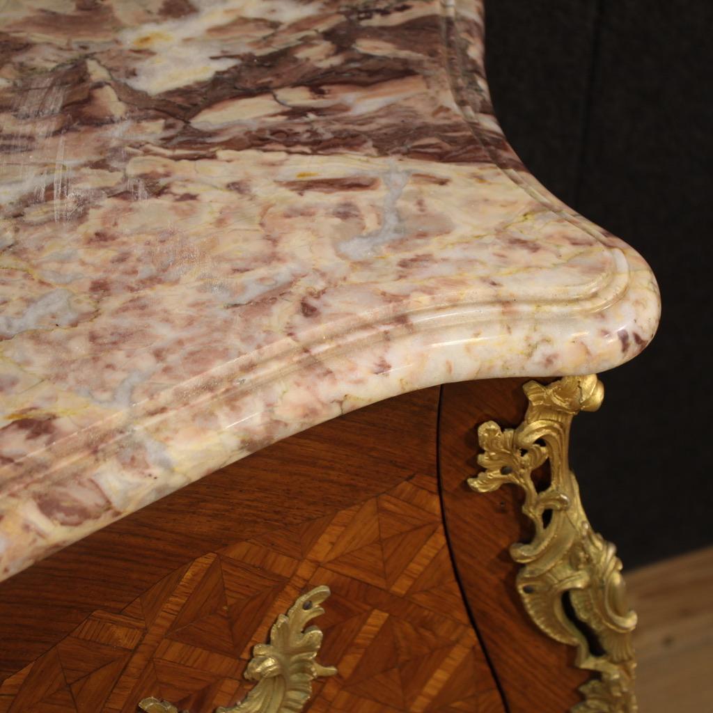Commode francese del XX secolo con piano in marmo intarsiato in stile Luigi XV, 1950 In condizioni buone in vendita a Vicoforte, Piedmont
