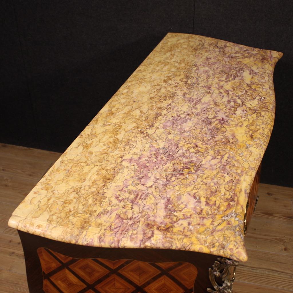 Metà XX secolo Commode francese del XX secolo con piano in marmo intarsiato in stile Luigi XV, 1950 in vendita
