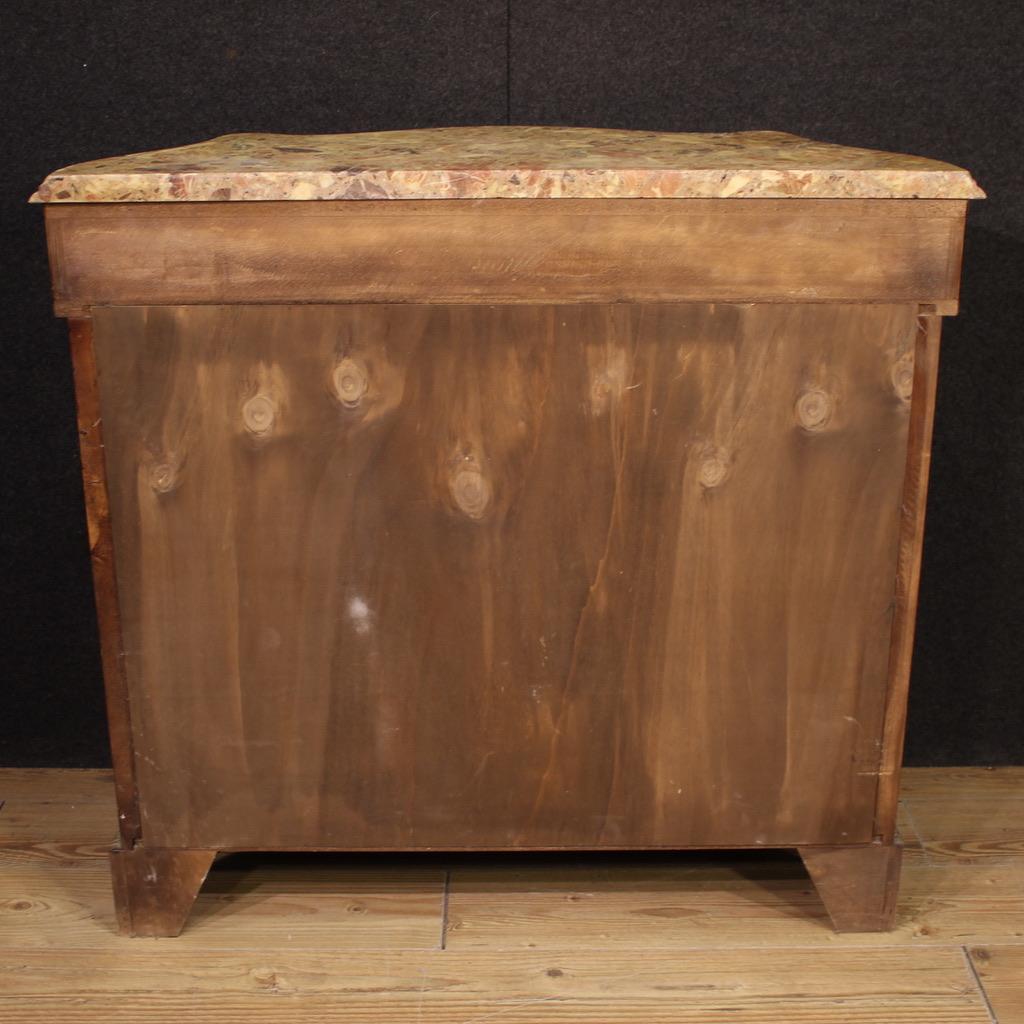 Credenza Vitrine in stile Napoleone III con piano in marmo intarsiato del XX secolo, 1970 in vendita 3