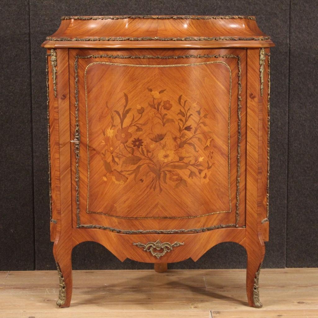 French corner cupboard from the second half of the 20th century. Napoleon III style furniture decorated with floral inlay in rosewood, walnut, maple and fruitwood. Corner cabinet full of decorations in gilded and chiseled bronze and brass (see
