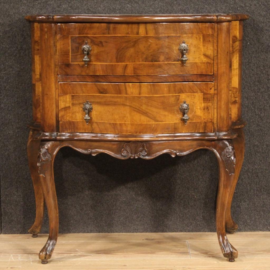 Small Venetian dresser from the mid-20th century. Moved and rounded furniture, inlaid and carved in walnut, maple and beech woods of beautiful lines and pleasant decor. Commode of small size and excellent proportion equipped with two front drawers