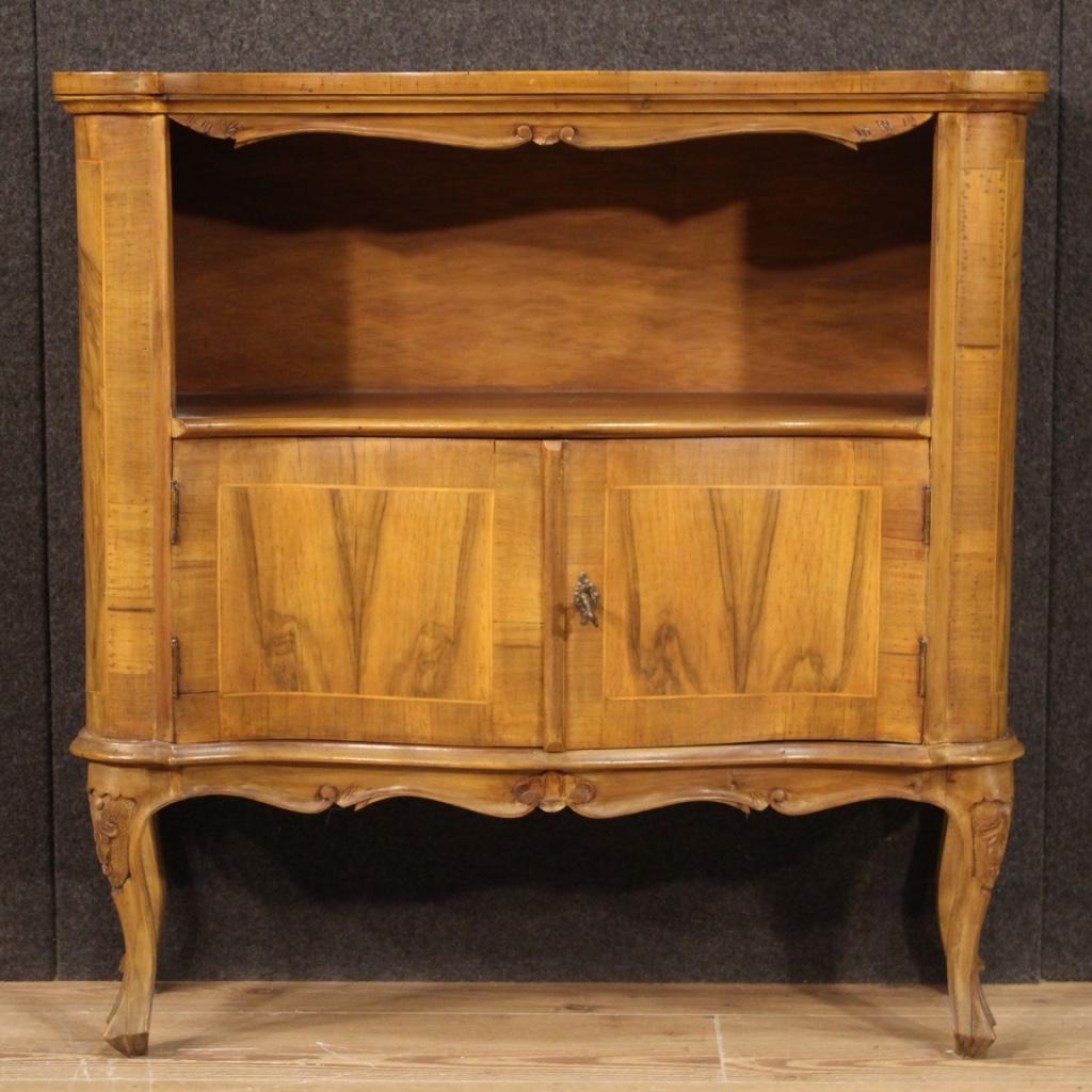 Venetian sideboard from 20th century. Small furniture carved and inlaid in walnut, burl, beech and maple. Sideboard with open compartment and two doors in the lower part of good capacity and service. Furniture of excellent proportion, it can be