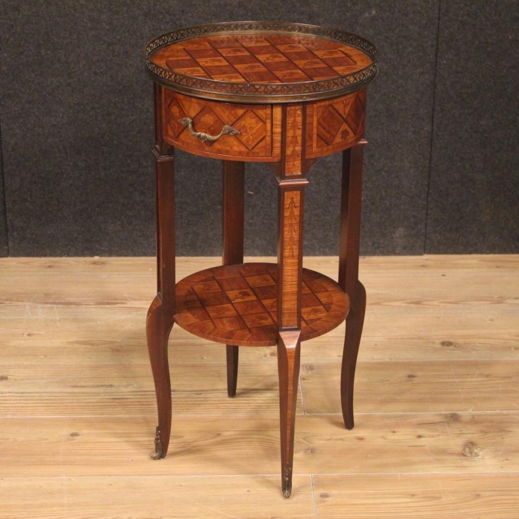 20th century French coffee table. Finely inlaid furniture with floral and geometric decorations in woods of rosewood, walnut, maple, mahogany and fruitwood. Side table of excellent proportion that can be easily placed in different points of the