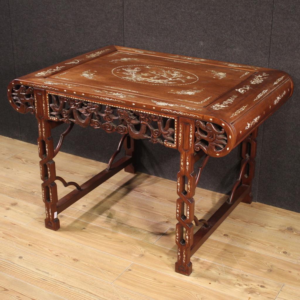 20th Century Inlaid Wood with Fake Mother of Pearl Oriental Table, 1960 In Good Condition For Sale In Vicoforte, Piedmont
