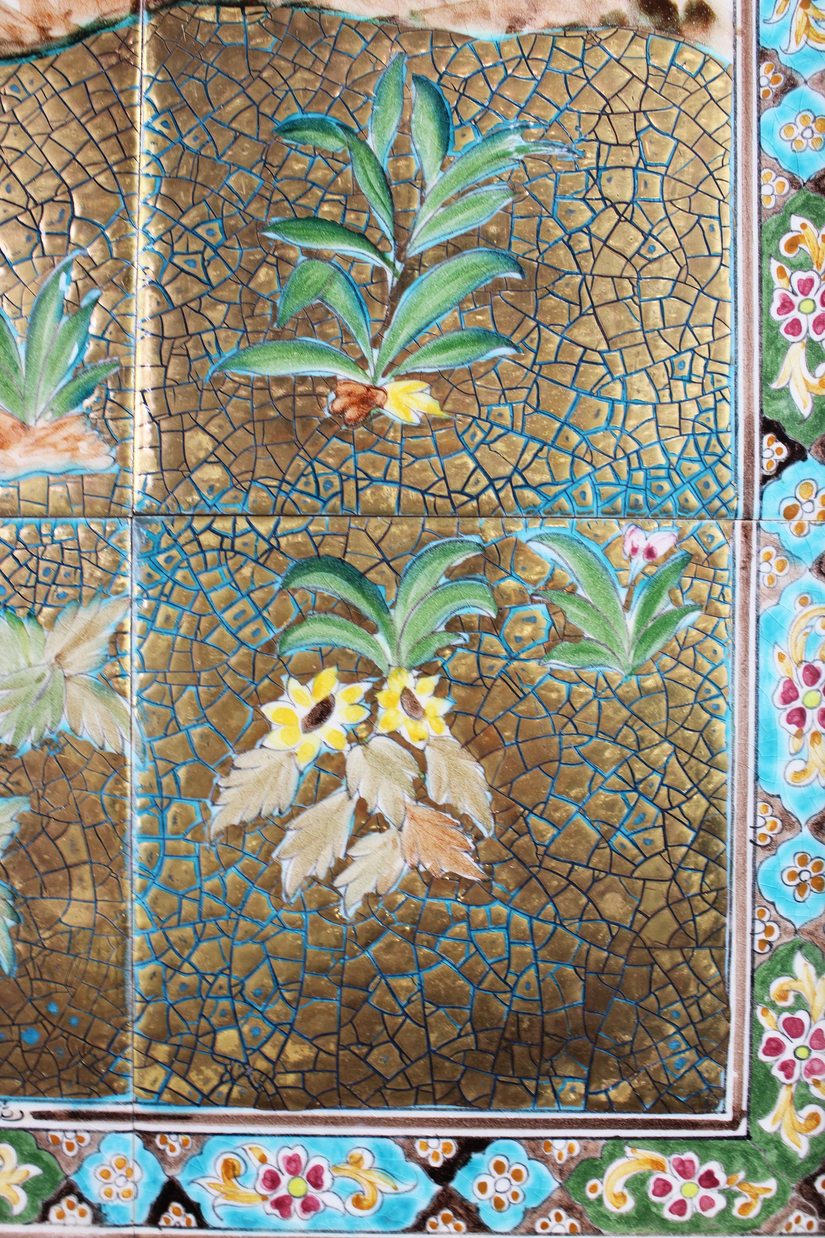 20ième siècle Poterie iranienne polychrome du 20ème siècle peinte à la main en céramique de Perse