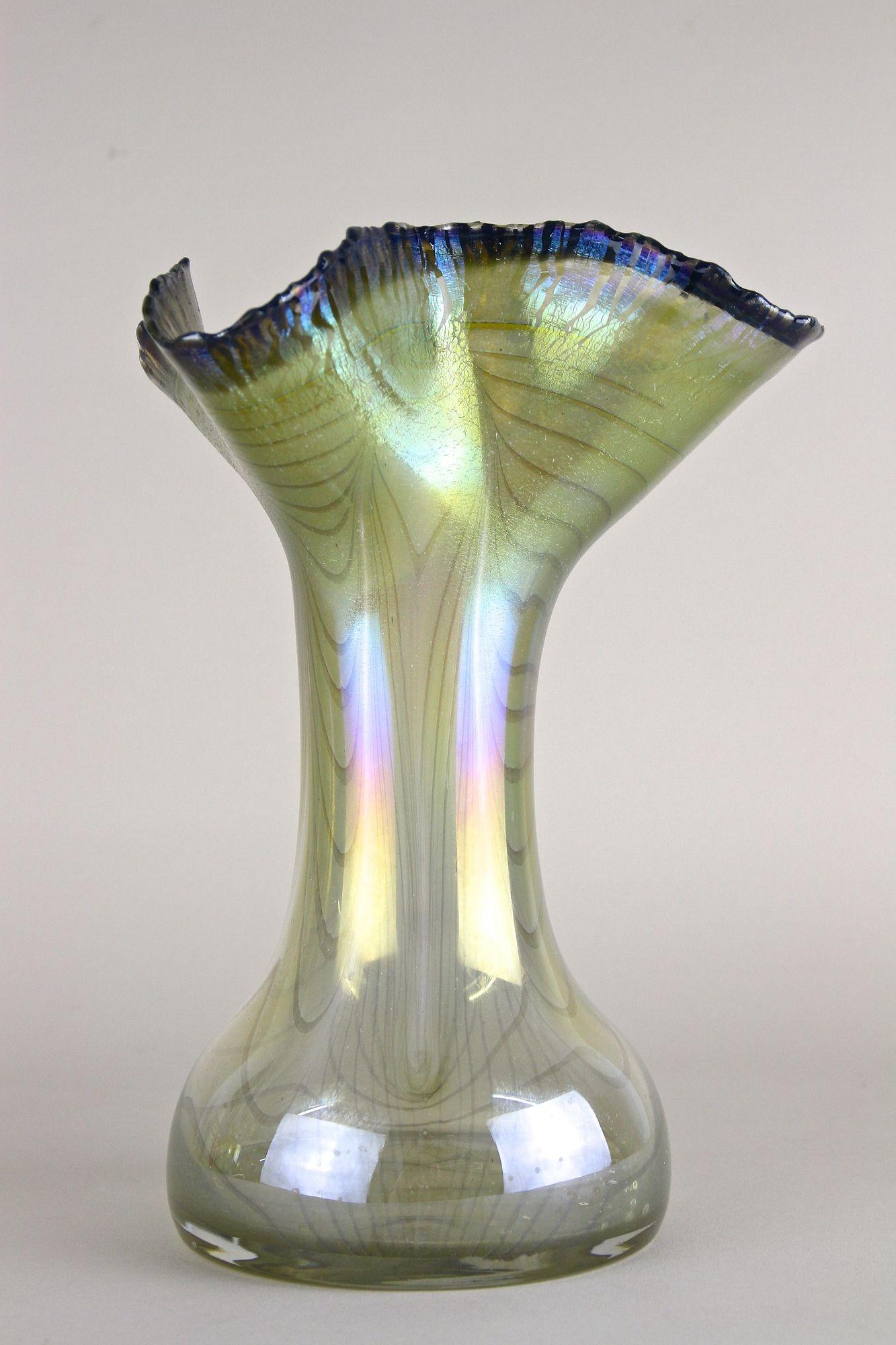Allemand Vase en verre irisé du 20e siècle par E. Eisch, signé, Allemagne 1982 en vente