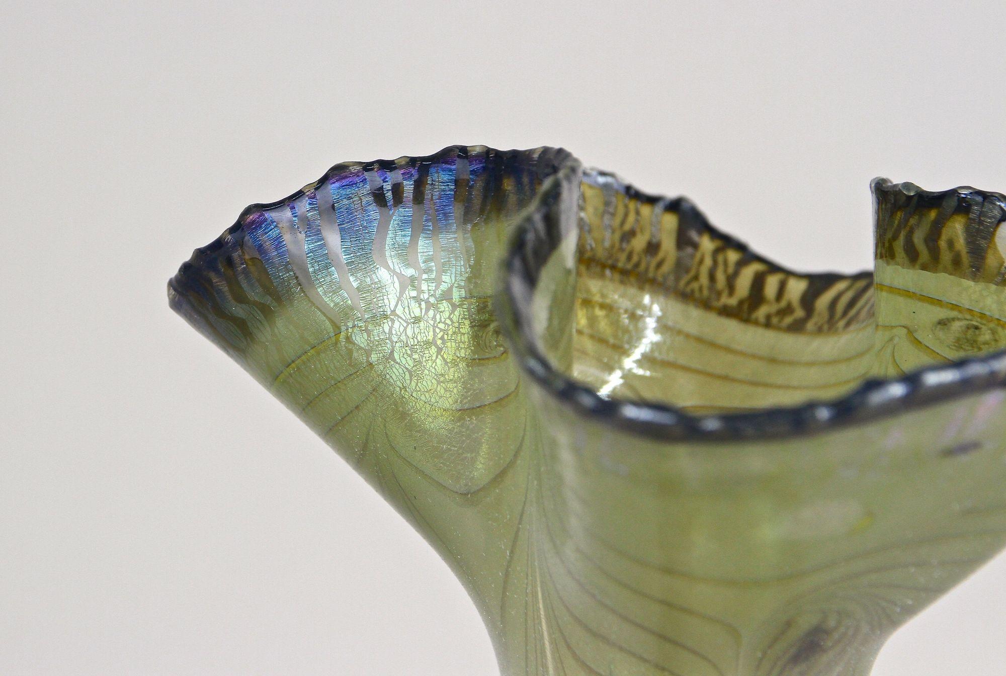 20ième siècle Vase en verre irisé du 20e siècle par E. Eisch, signé, Allemagne 1982 en vente