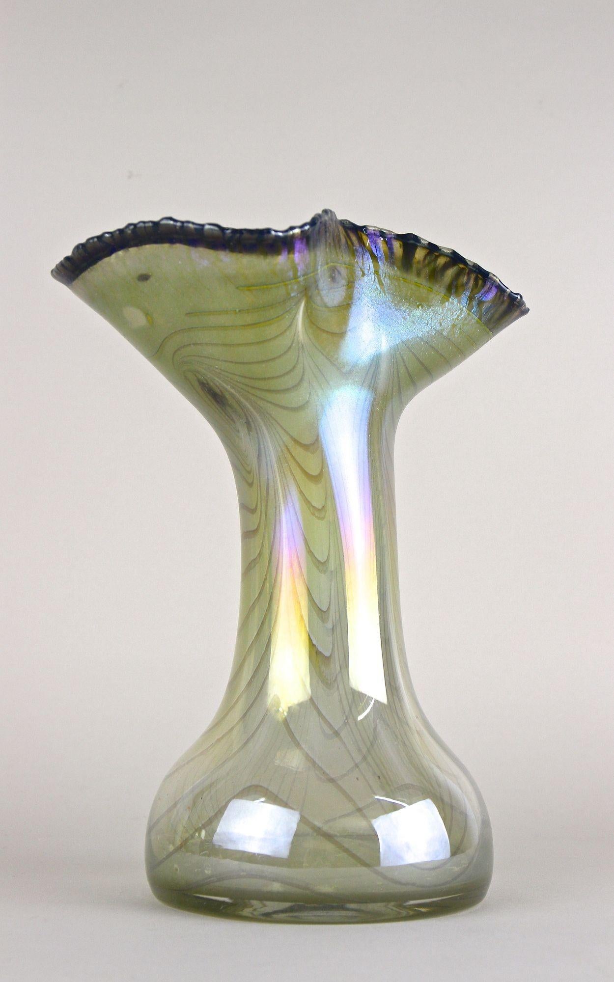 Verre brun Vase en verre irisé du 20e siècle par E. Eisch, signé, Allemagne 1982 en vente