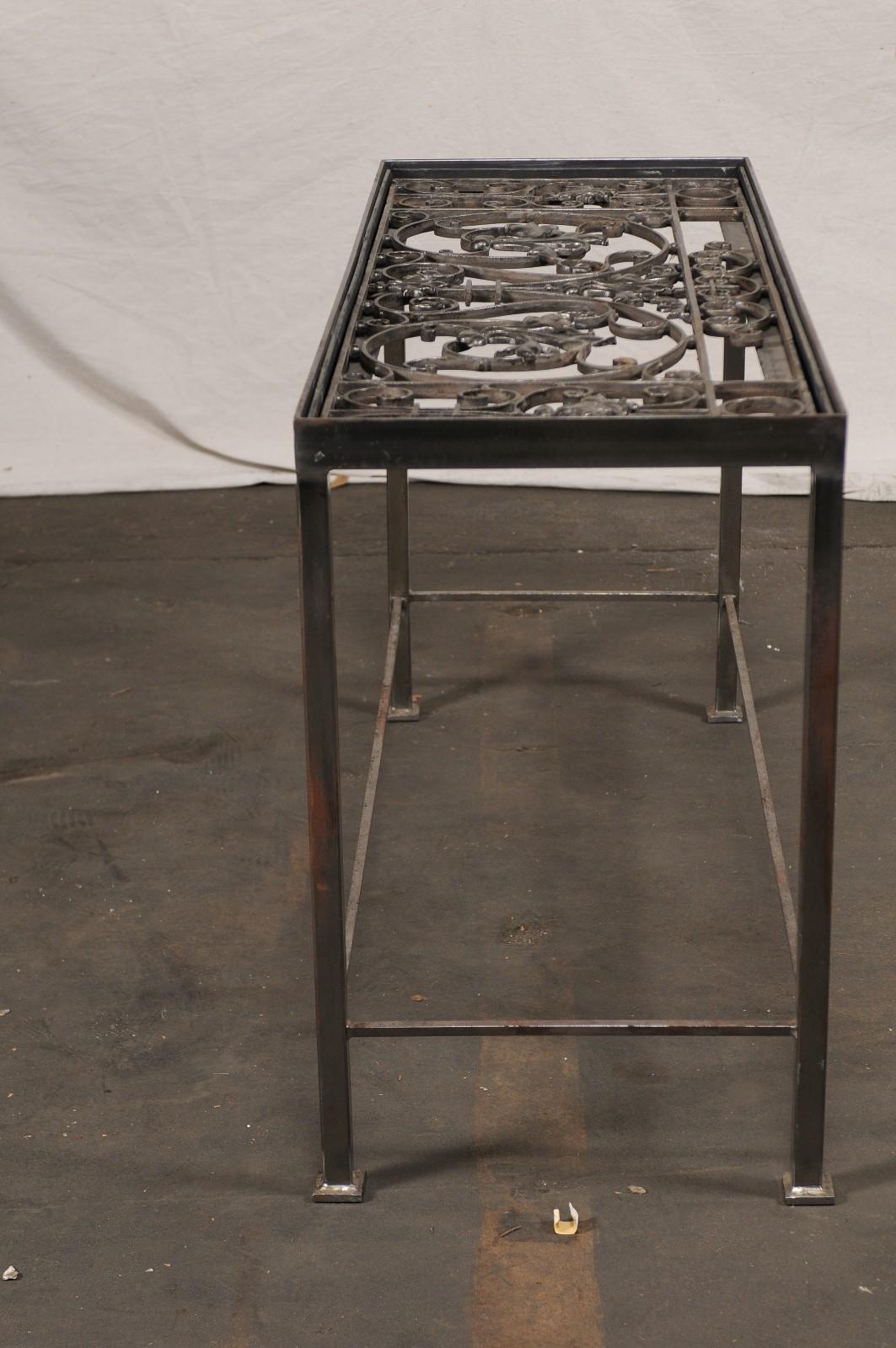 20th Century Iron Console Table with Iron Grate Insert For Sale 4