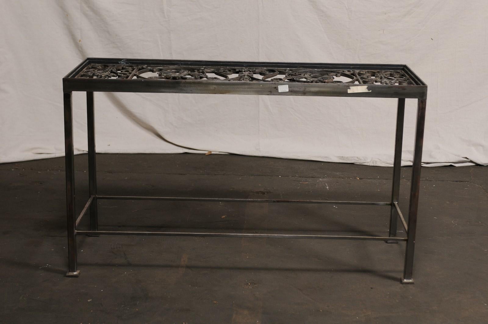20th Century Iron Console Table with Iron Grate Insert For Sale 5
