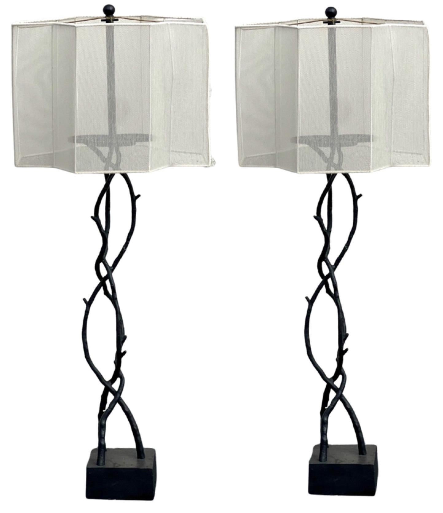 Paire de lampadaires Faux Bois / Brindilles en fer du 20e siècle Bon état - En vente à Kennesaw, GA