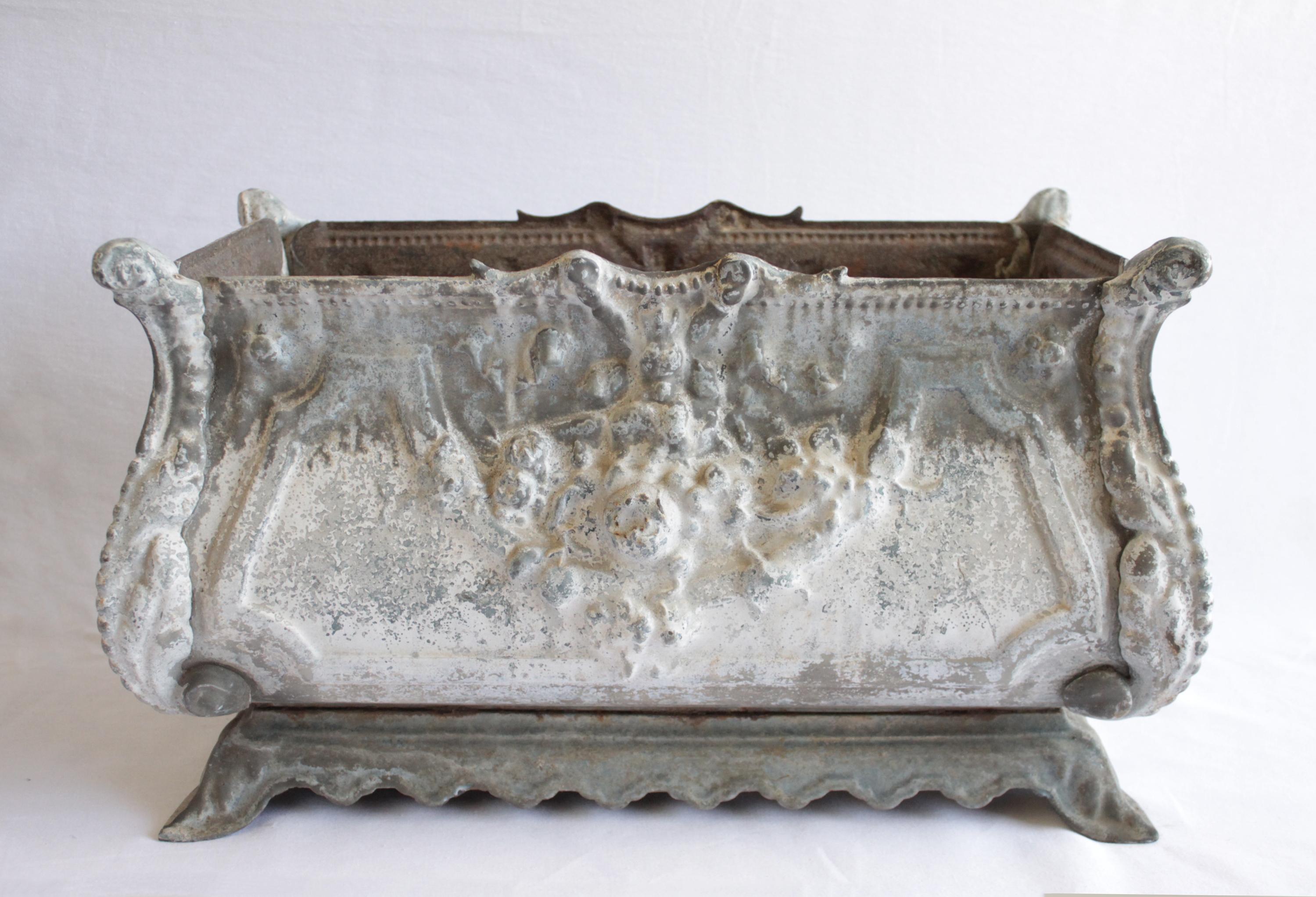 20th Century Iron Jardinière Planter with Floral Details For Sale 2