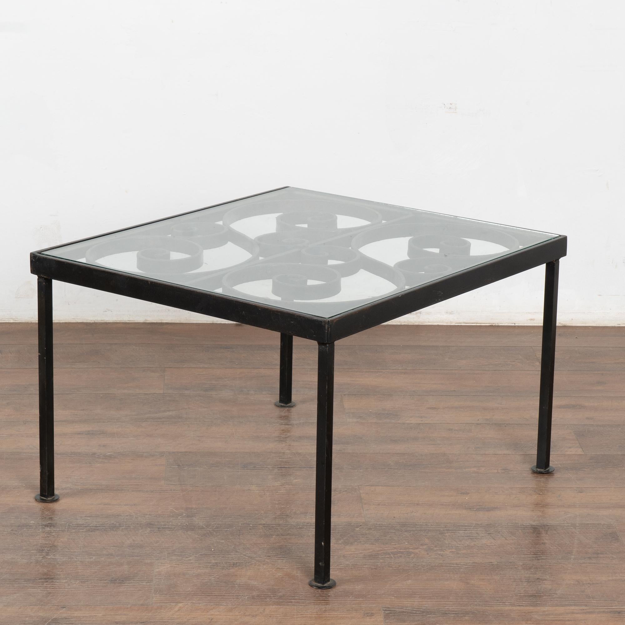 20th Century Iron Side Table or Coffee Table Made from Old Fence For Sale 1