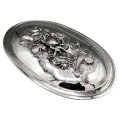 Plato para servir pescado y marisco en plata maciza italiam del siglo XX