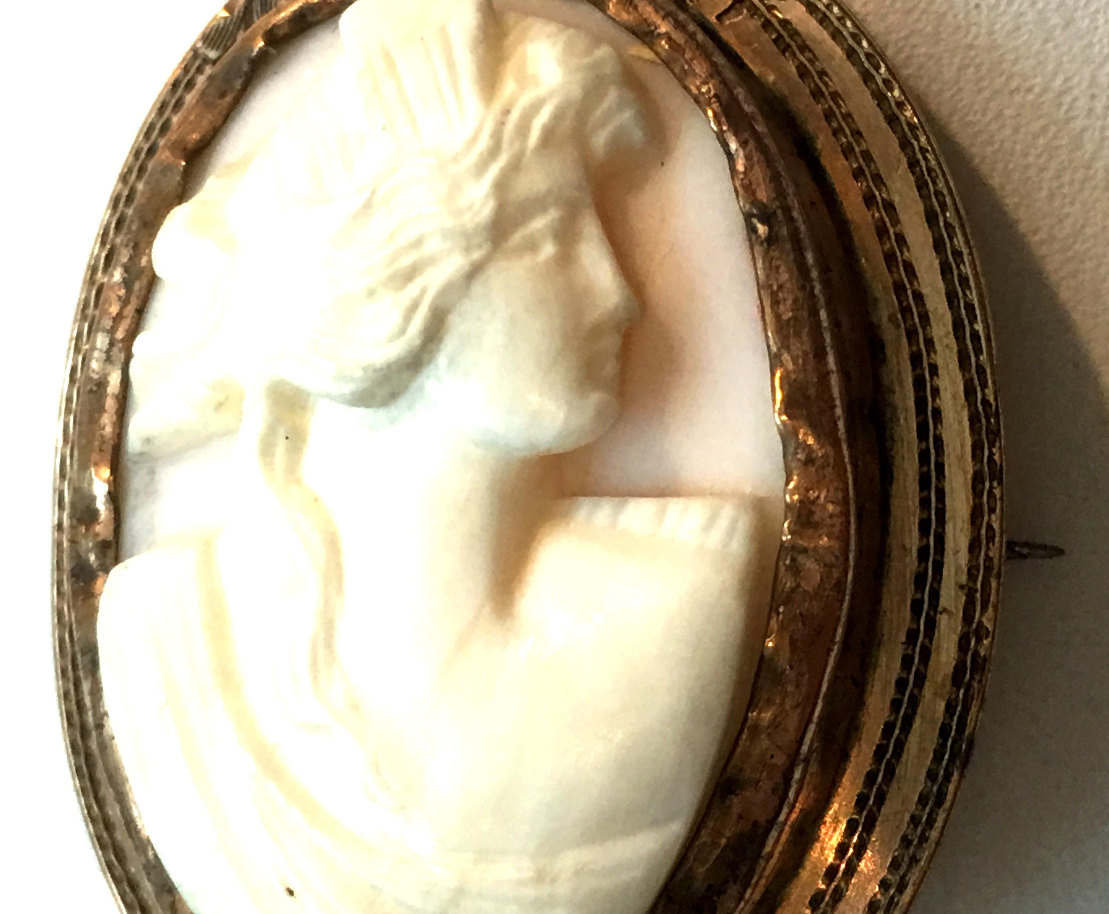 20th Century Italian 12-K Gold & Carved Pink Shell Cameo Brooch For Sale 1