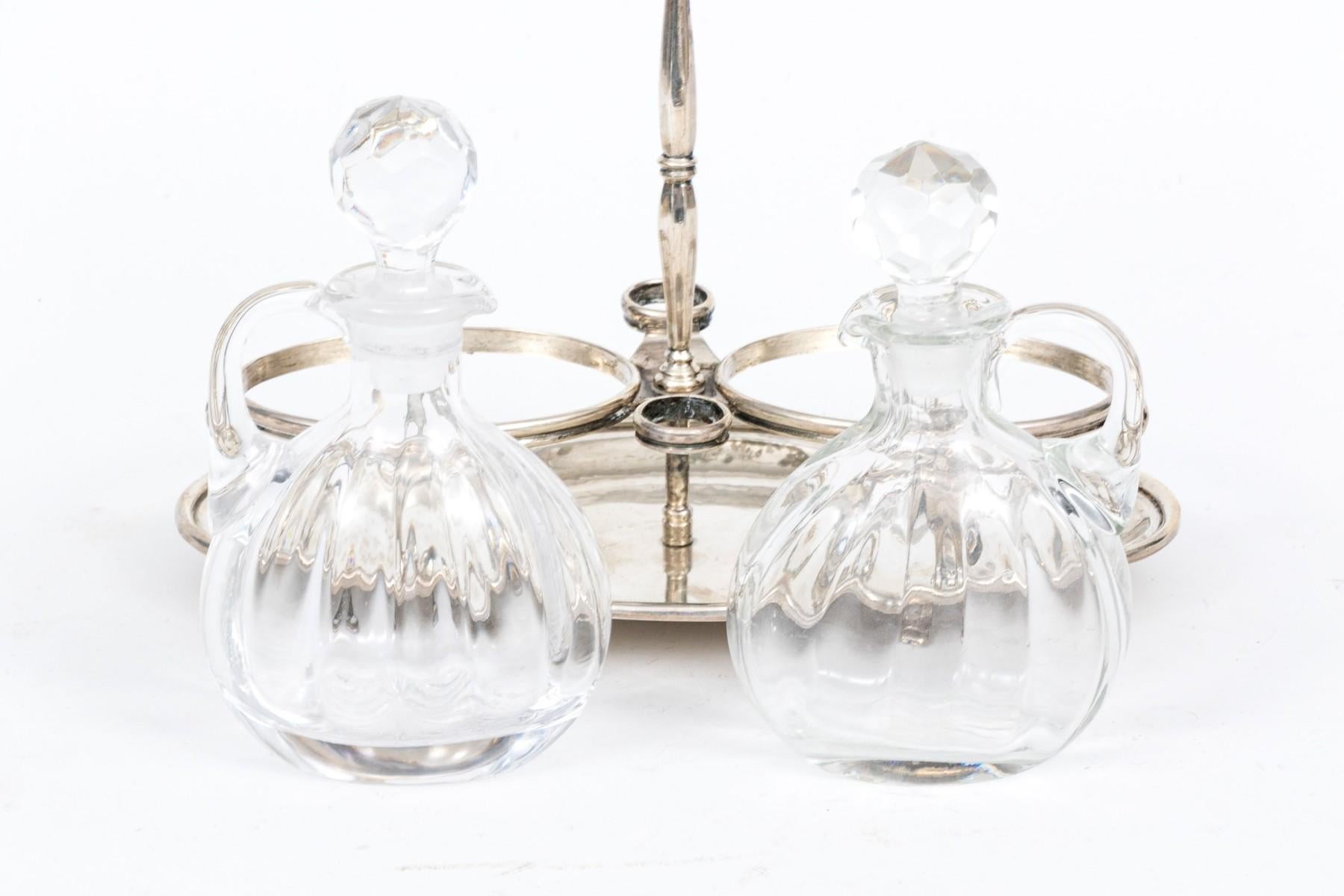 20. Jahrhundert Italienisch 800 Silver Cruet Set (Viktorianisch) im Angebot