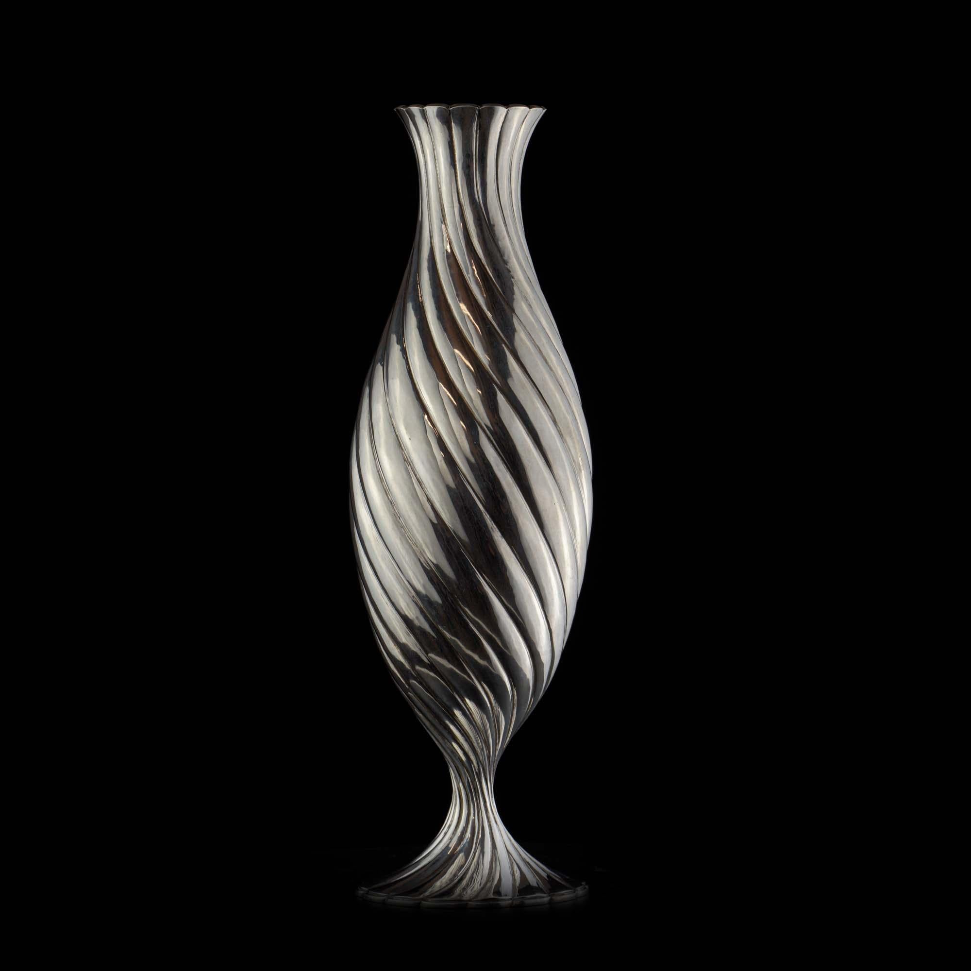 20th Century Italian 925 Sterling Silver Torsade Vase by Mario Buccellati For Sale 9