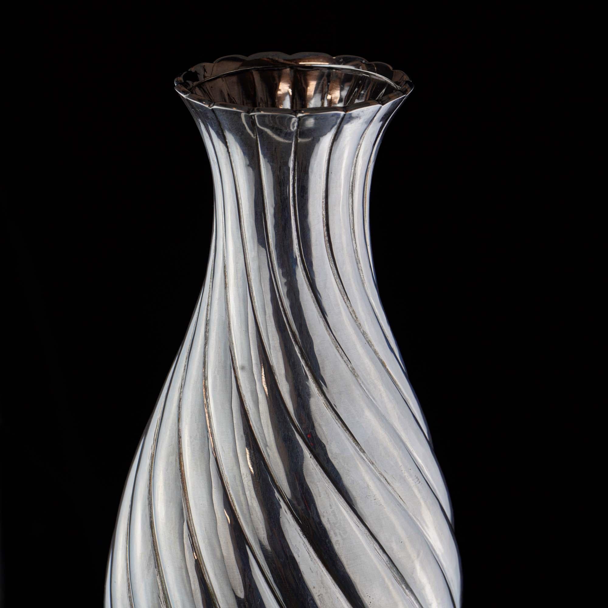 Italienische 925er Torsade-Vase aus Sterlingsilber des 20. Jahrhunderts von Mario Buccellati im Angebot 2