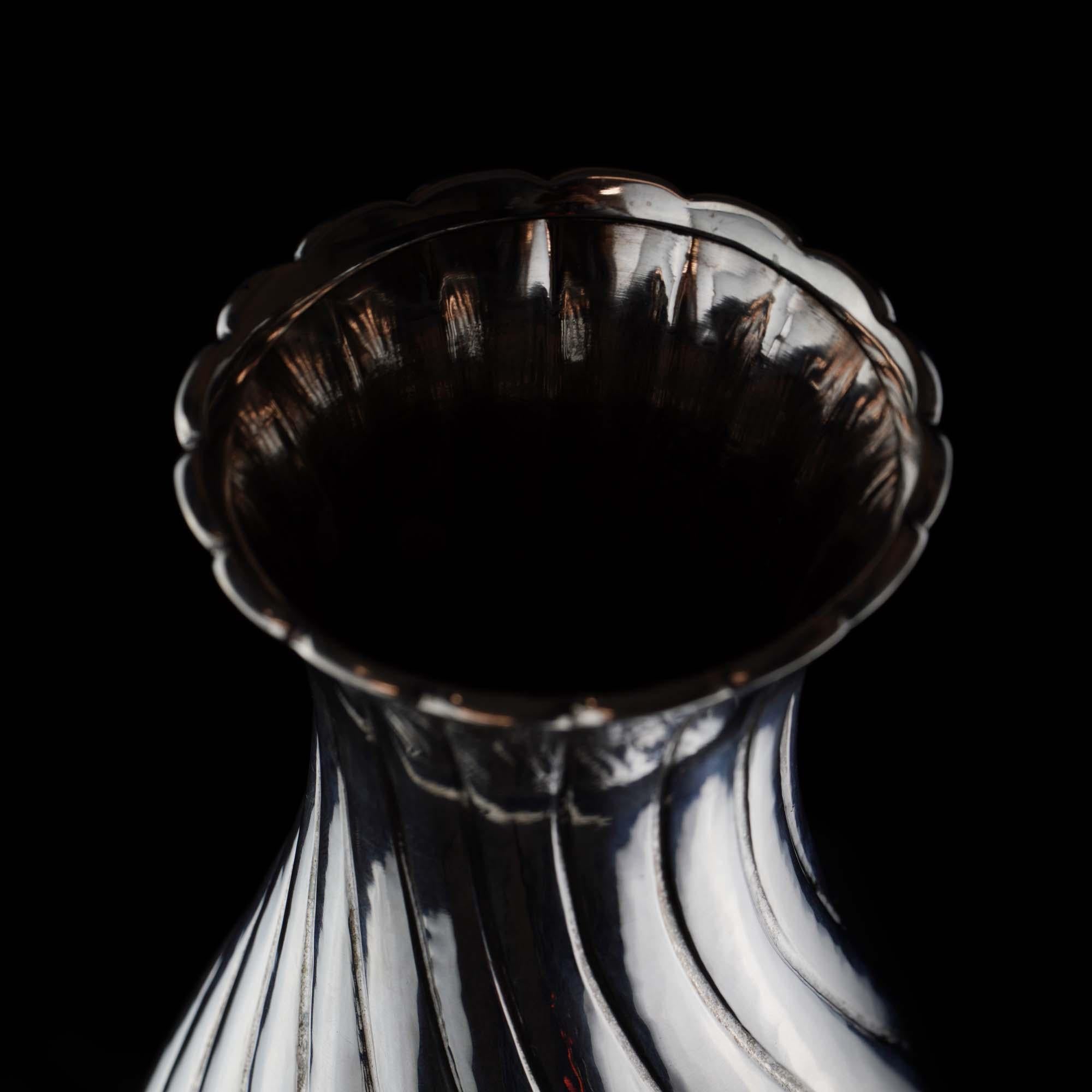 20th Century Italian 925 Sterling Silver Torsade Vase by Mario Buccellati For Sale 1