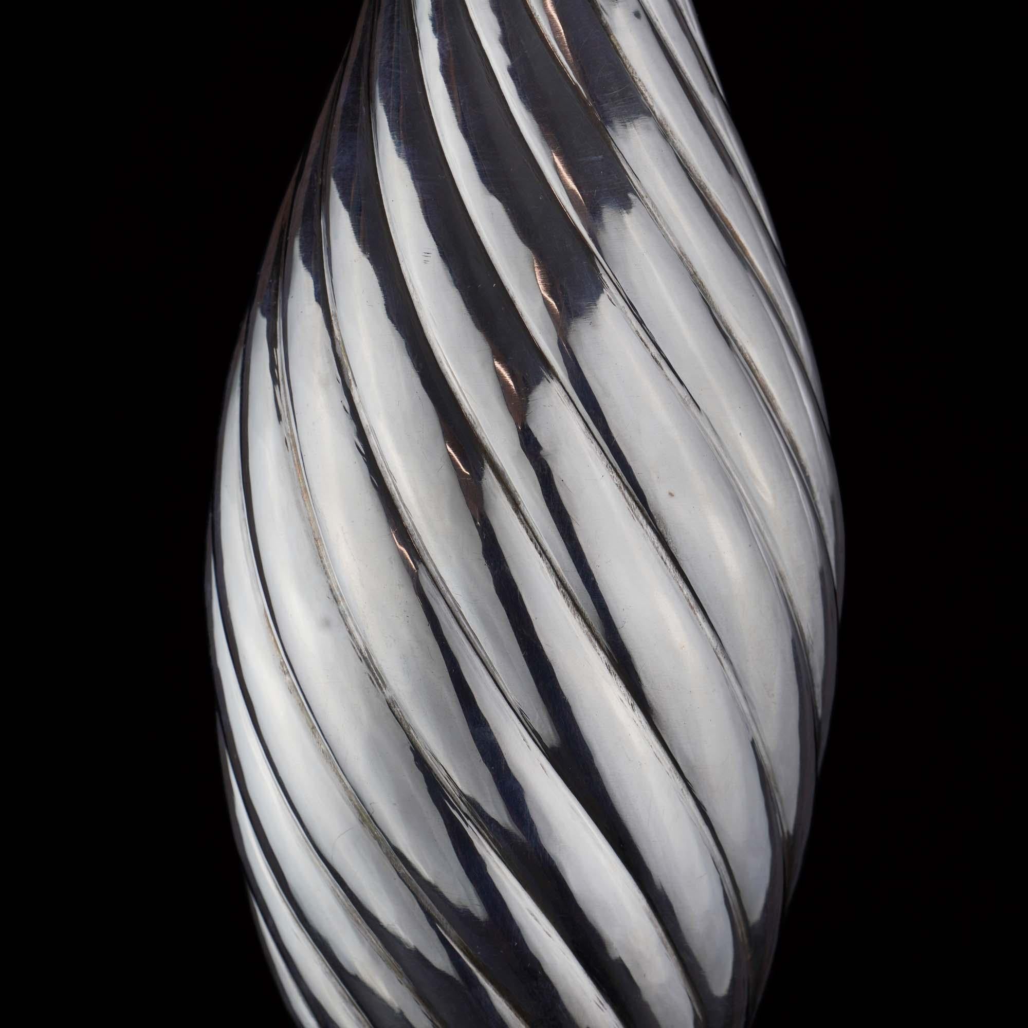 20th Century Italian 925 Sterling Silver Torsade Vase by Mario Buccellati For Sale 2