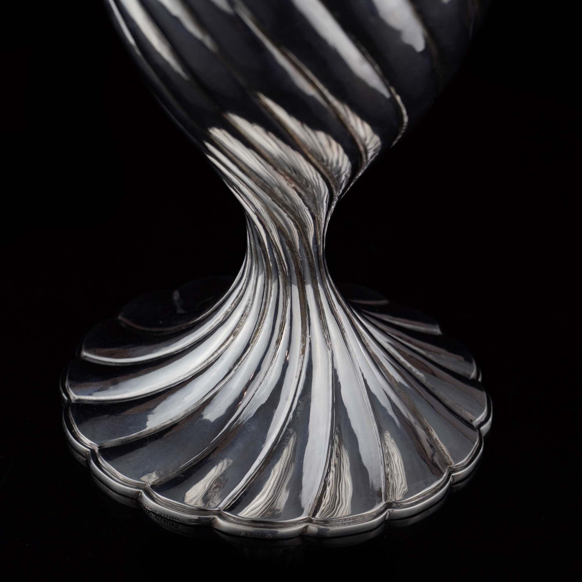 20th Century Italian 925 Sterling Silver Torsade Vase by Mario Buccellati For Sale 4