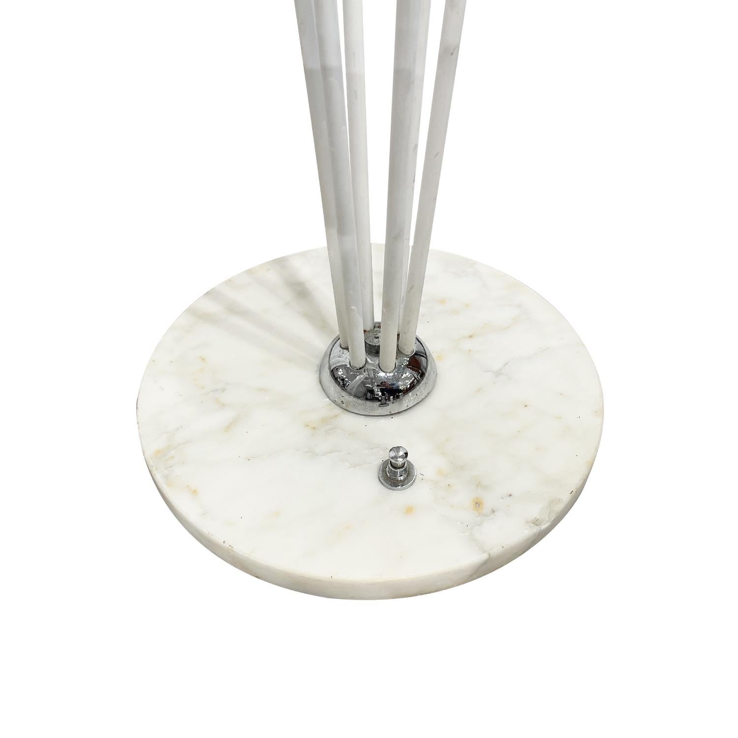 Lampadaire italien du 20e siècle en marbre Alberello et verre opalin par Stilnovo en vente 4