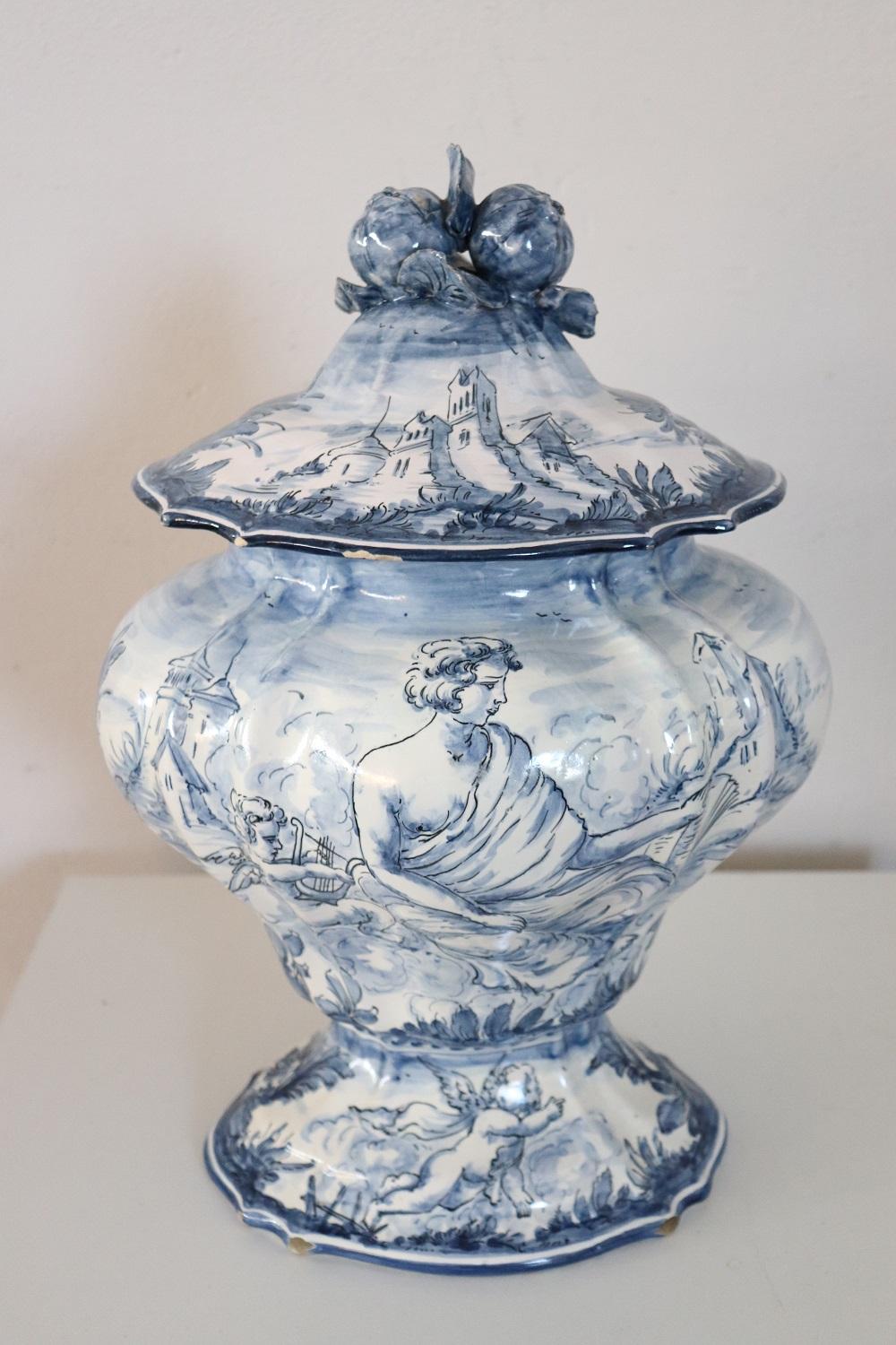 Céramique Vase italien du 20ème siècle en céramique Albisola avec décorations bleues d'Alba Docilia en vente