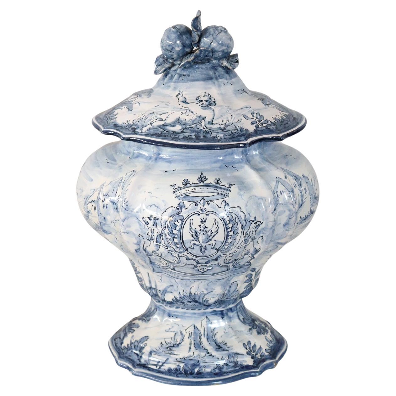 Vase italien du 20ème siècle en céramique Albisola avec décorations bleues d'Alba Docilia