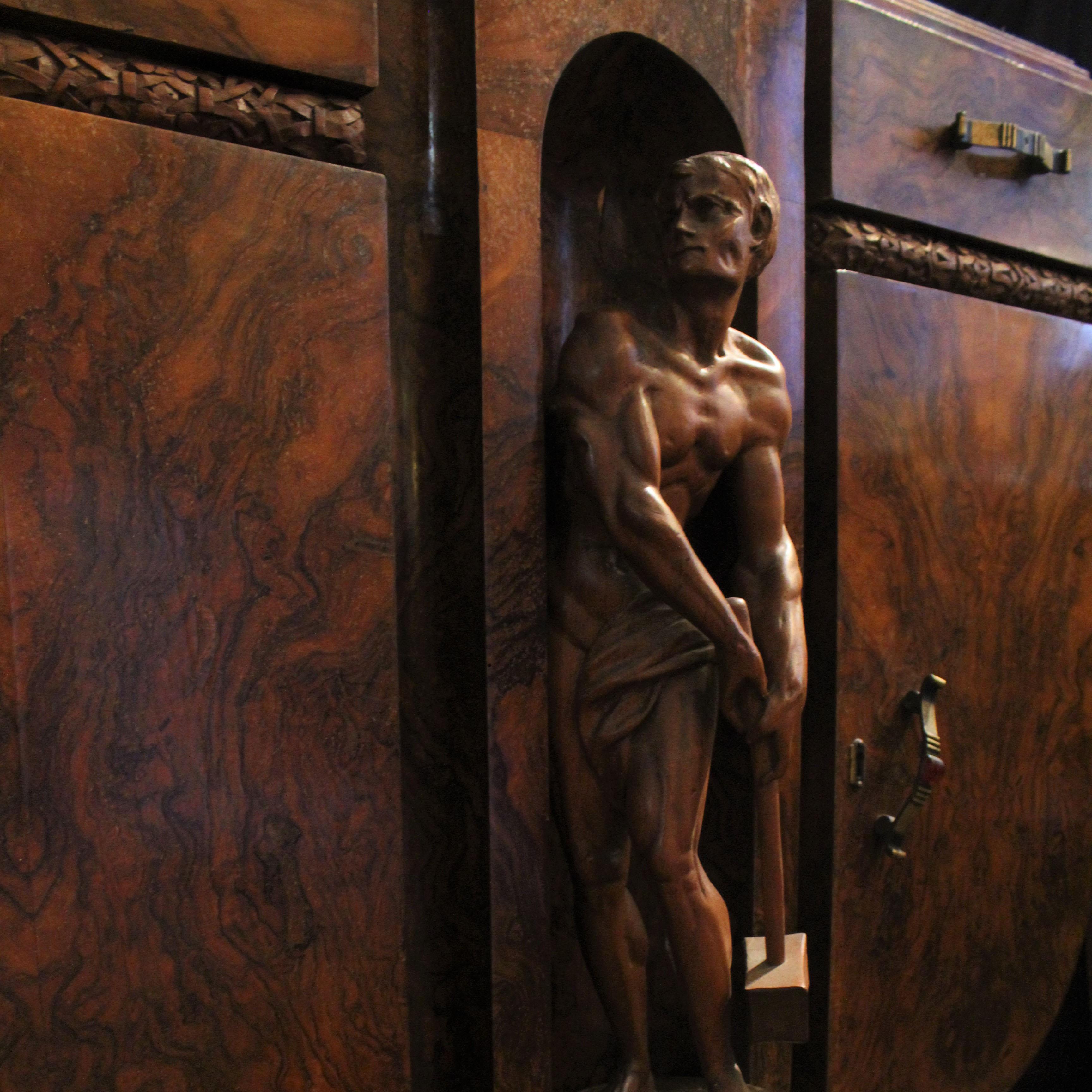 Brass 20th Century Italian Art Deco Buffet in Walnut Root with Wooden Sculptures